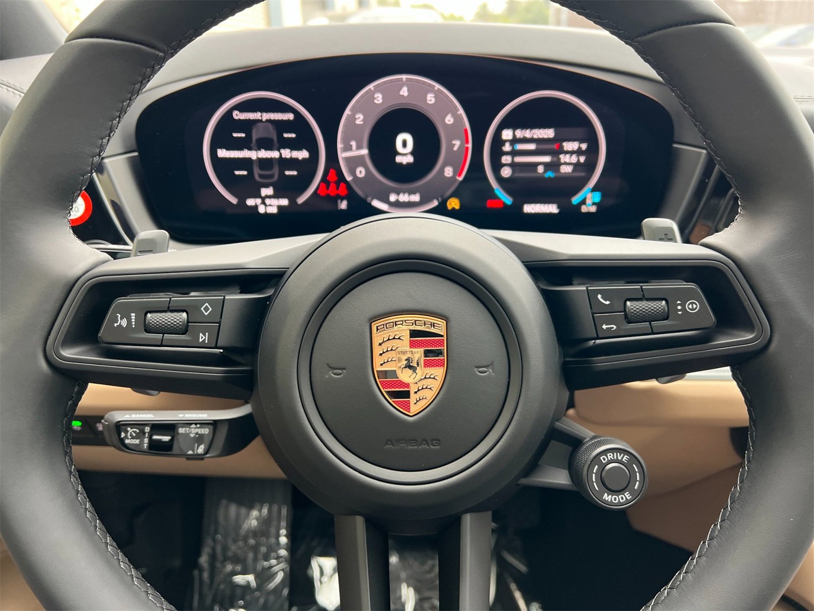 New 2025 Porsche Cayenne Coupe image 28