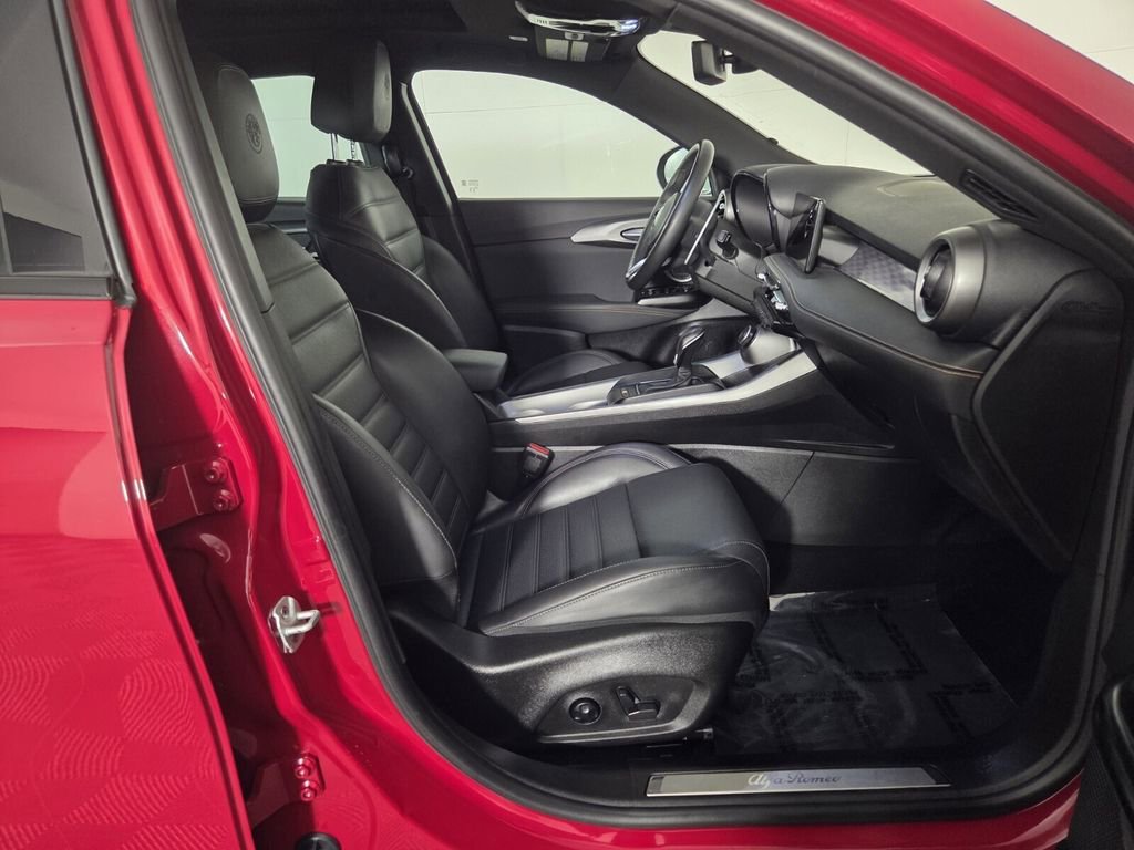 Used 2025 Alfa Romeo Tonale w/ Premium Package AWD/4WD image 32