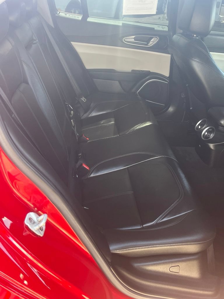 Used 2020 Alfa Romeo Giulia RWD image 12