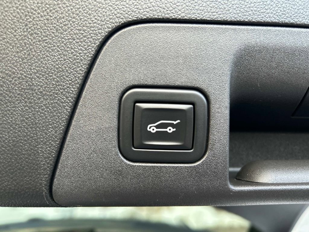 Used 2023 Buick Envision Essence w/ Sport Touring Package image 15