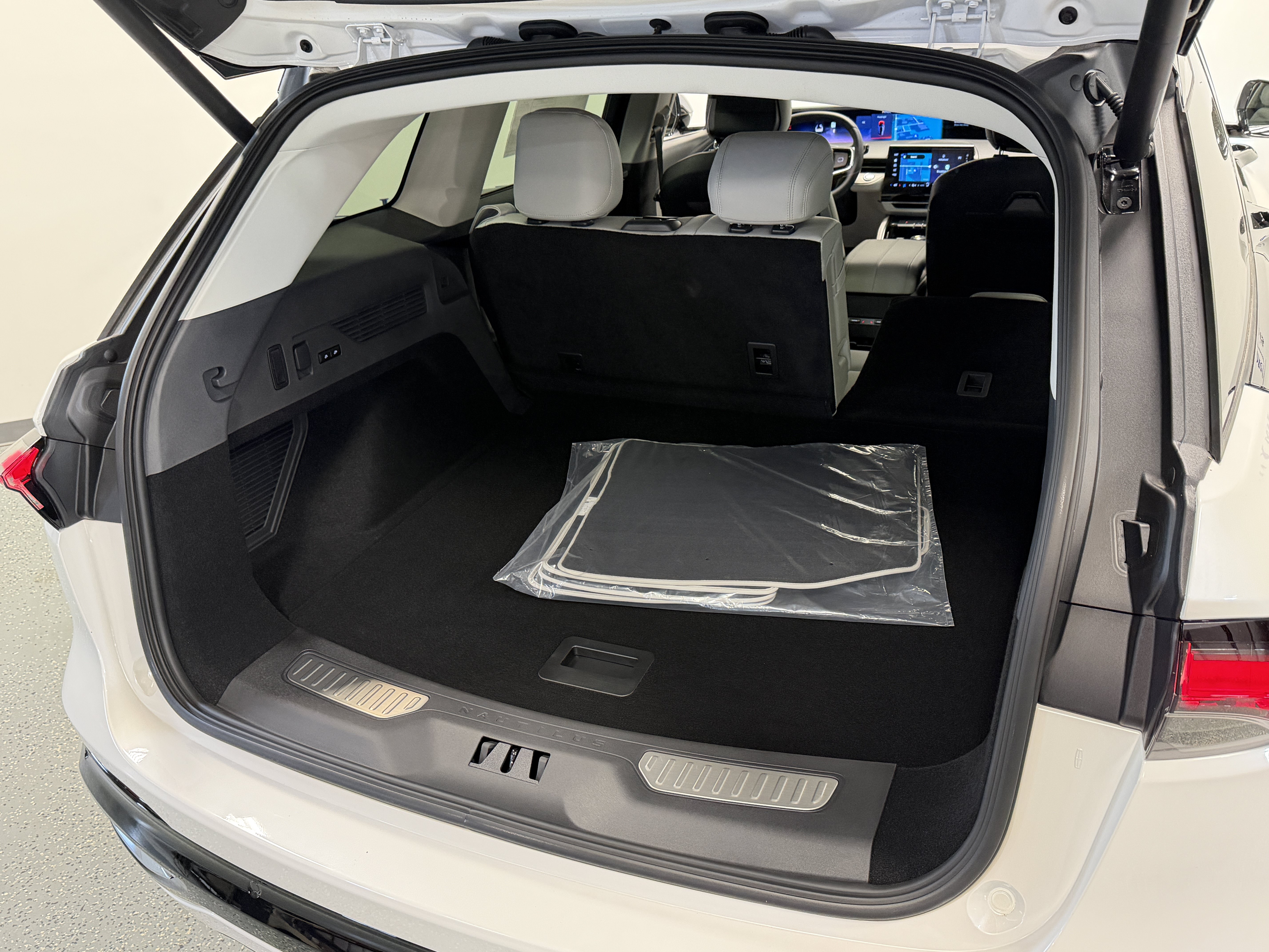 New 2026 Lincoln Nautilus Reserve AWD/4WD image 26
