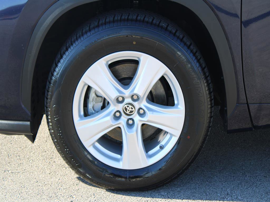Used 2023 Toyota Highlander LE image 8