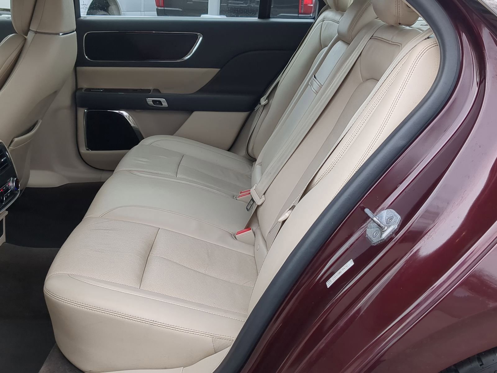 Used 2017 Lincoln Continental Reserve w/ Climate Package image 25