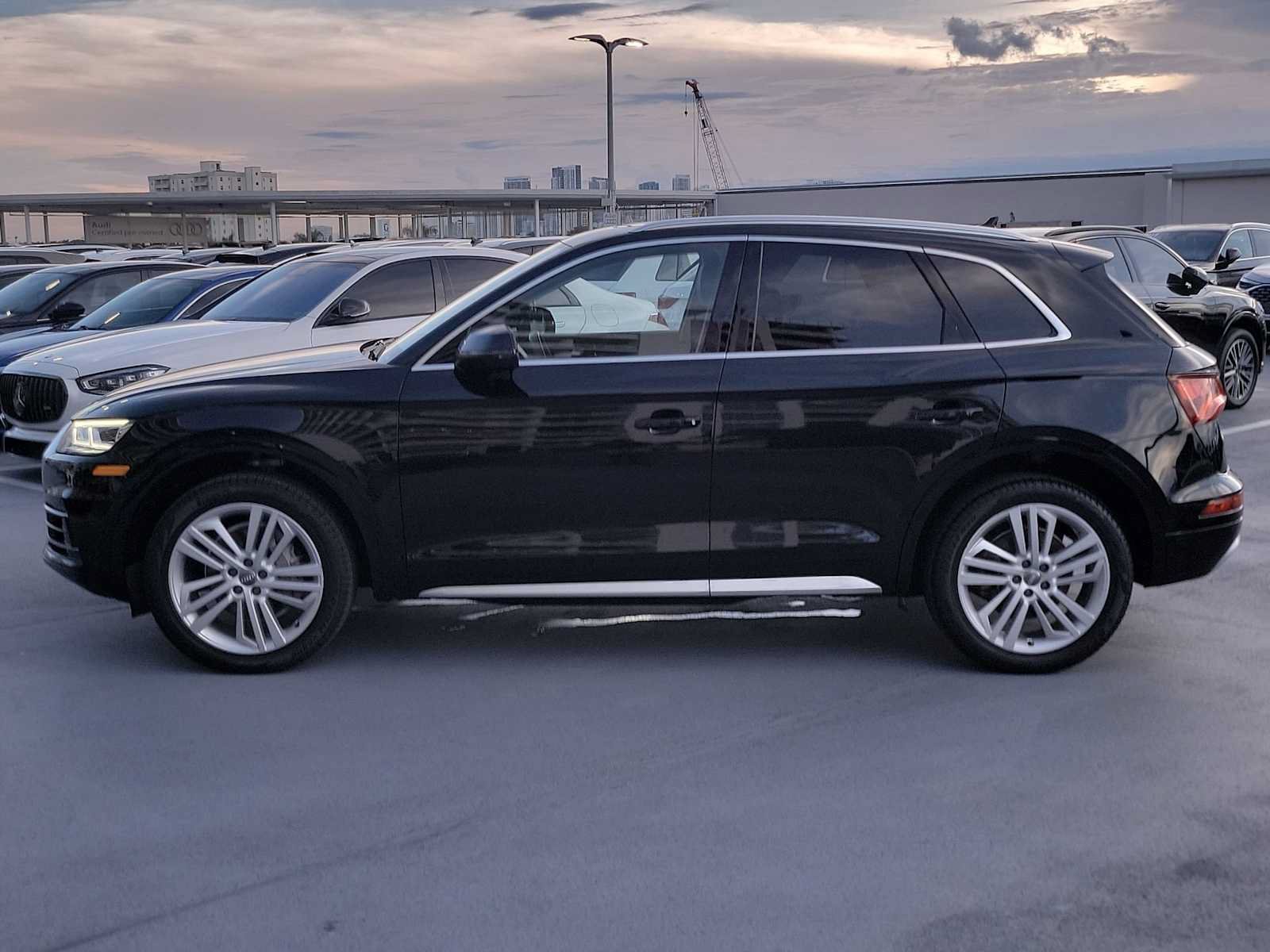Used 2020 Audi Q5 2.0T Premium Plus w/ Premium Plus Package AWD/4WD image 3