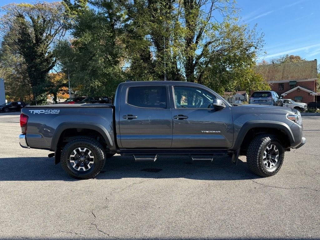 Used 2019 Toyota Tacoma TRD Off-Road image 3