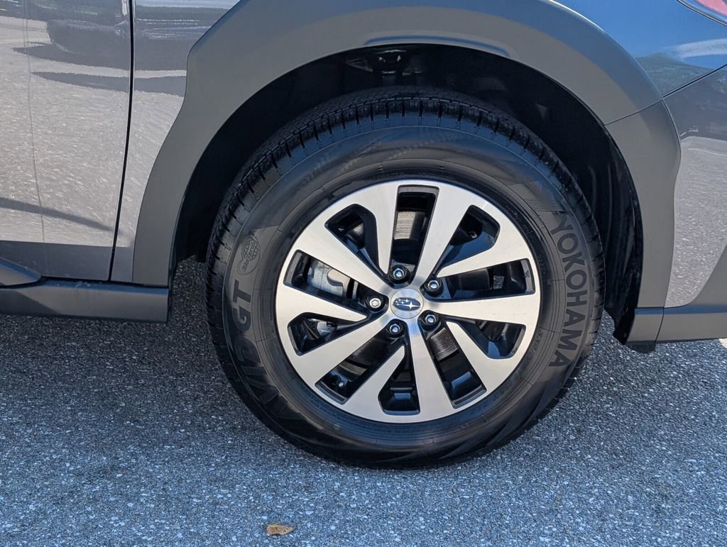 Used 2025 Subaru Outback Premium image 9