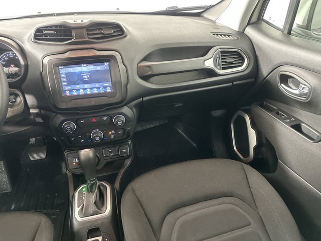 Used 2020 Jeep Renegade Latitude w/ Cold Weather Group image 26