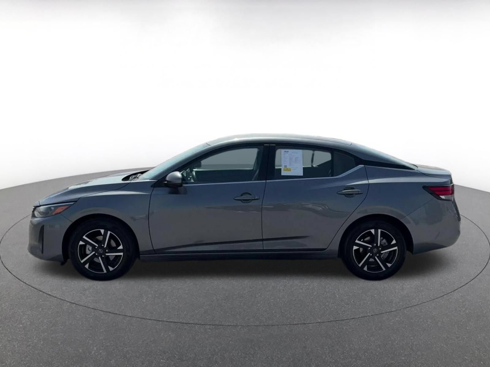 Used 2025 Nissan Sentra SV FWD image 9
