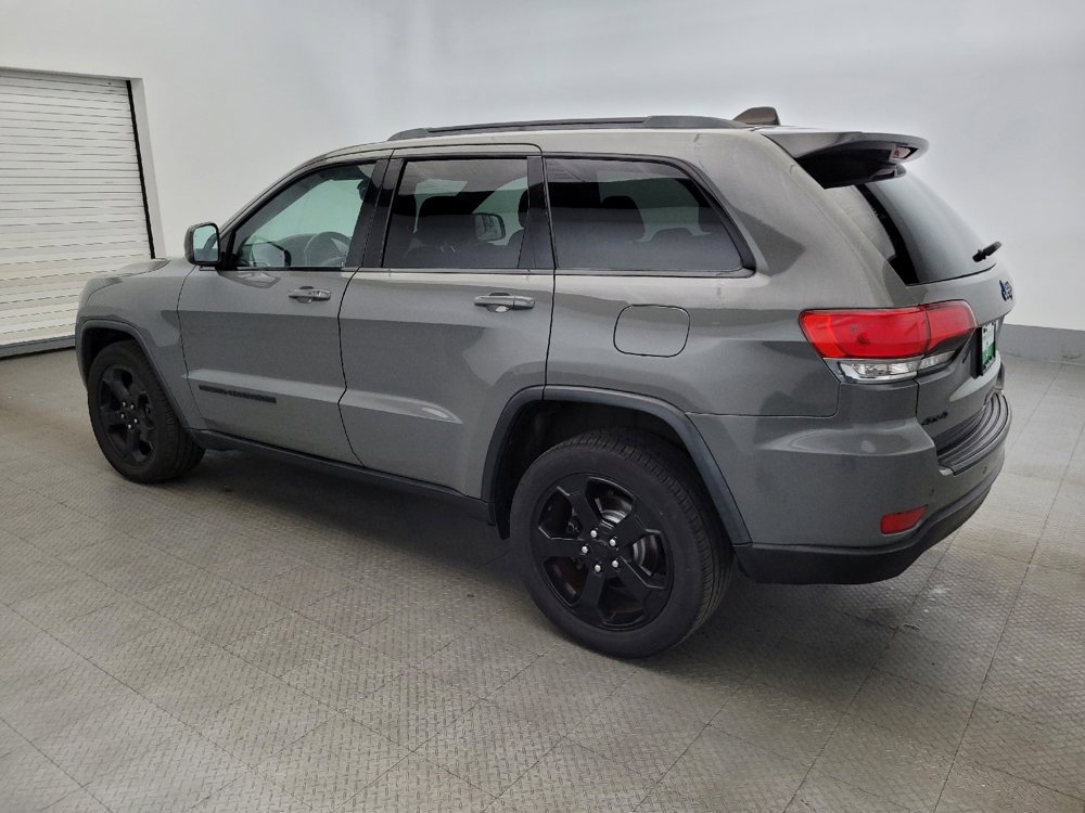 Used 2019 Jeep Grand Cherokee Laredo image 3