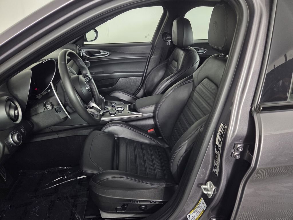 Used 2024 Alfa Romeo Giulia Veloce image 11