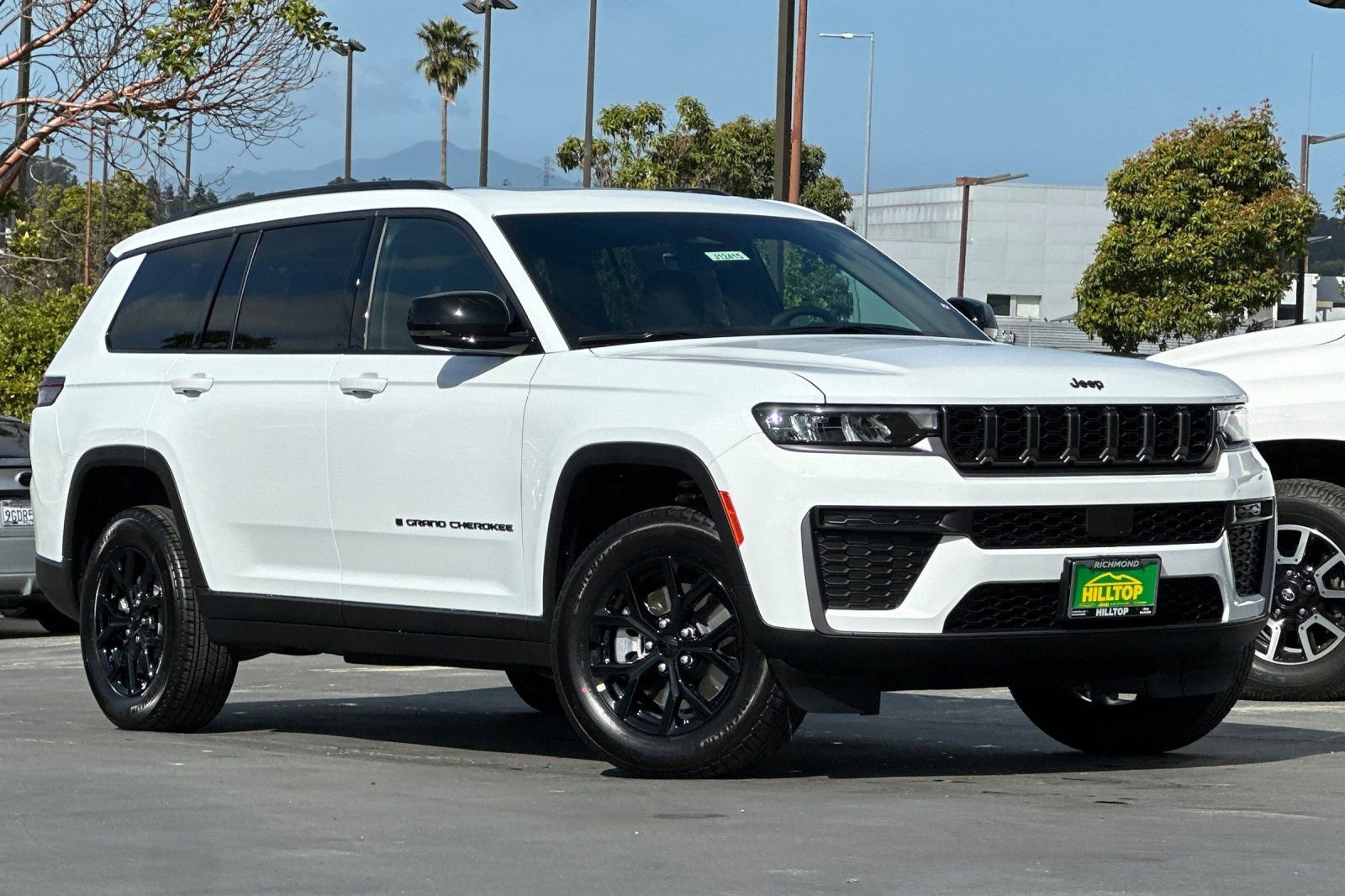 New 2026 Jeep Grand Cherokee L 4WD image 2