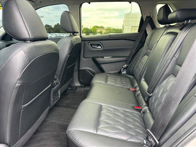 Used 2026 Nissan Rogue Platinum w/ Platinum Premium Package AWD/4WD image 13