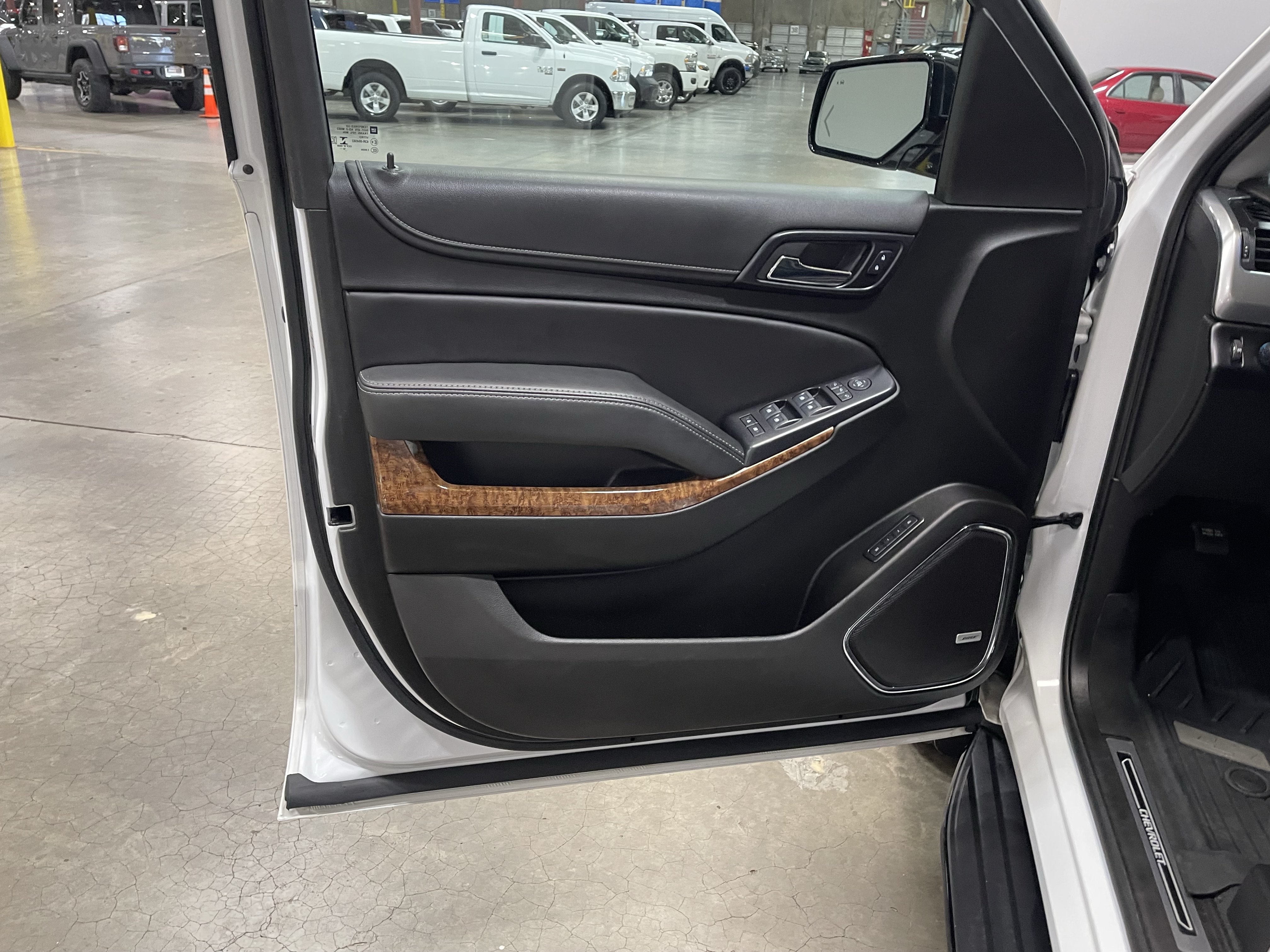 Used 2019 Chevrolet Suburban Premier AWD/4WD image 17