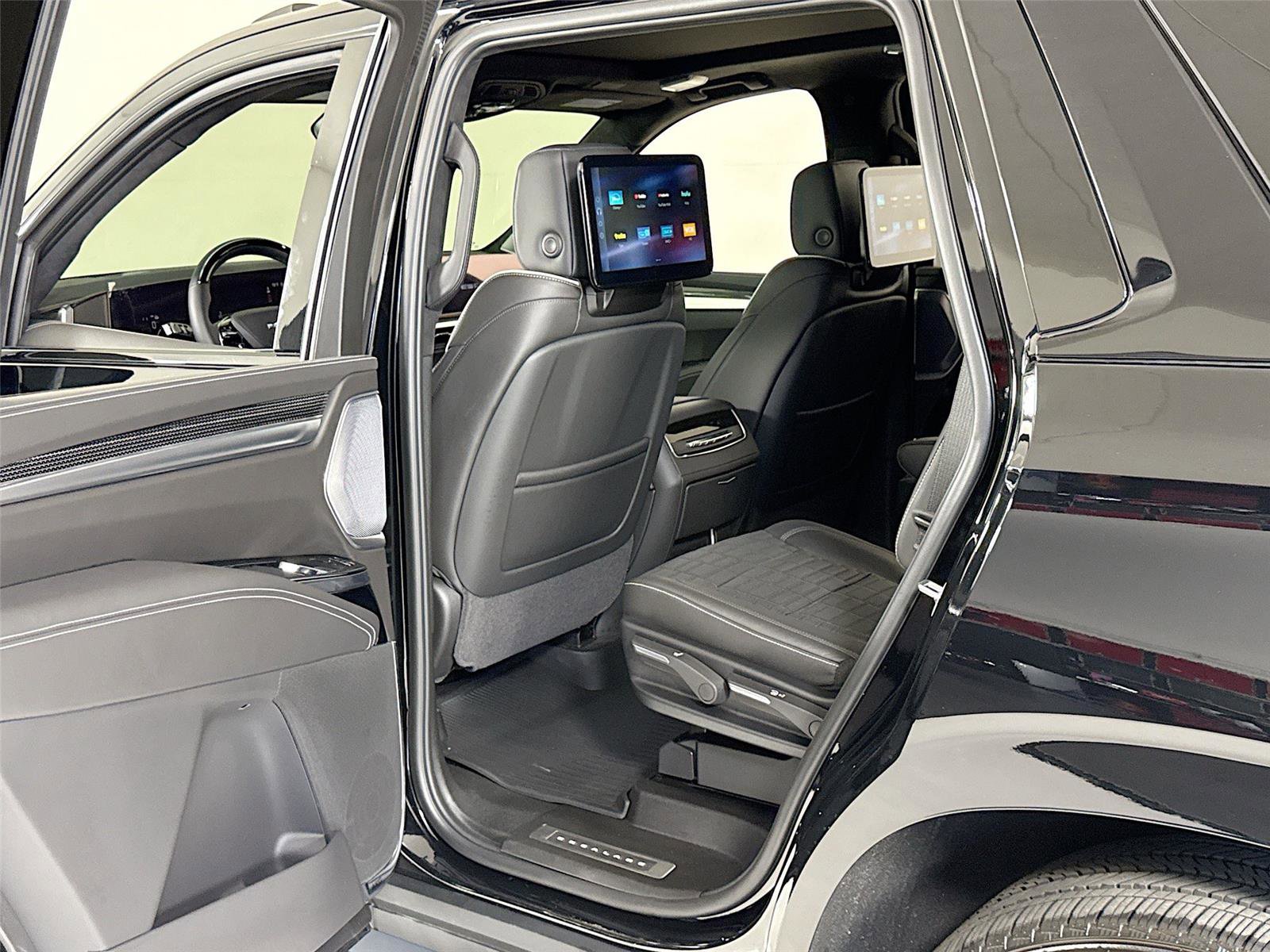 Used 2026 Cadillac Escalade V w/ LPO, ONYX Package AWD/4WD image 27