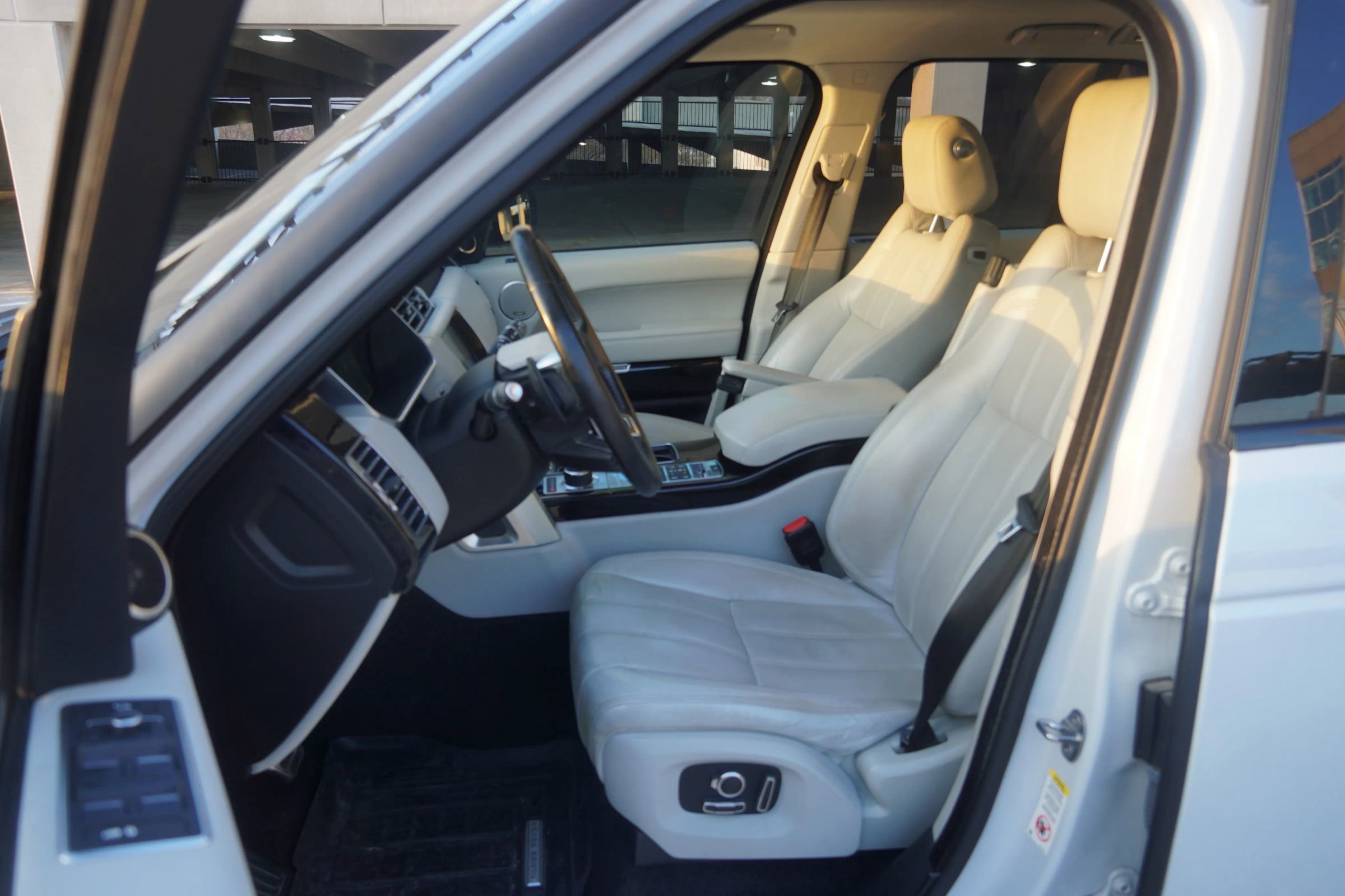Used 2017 Land Rover Range Rover Supercharged AWD/4WD image 35