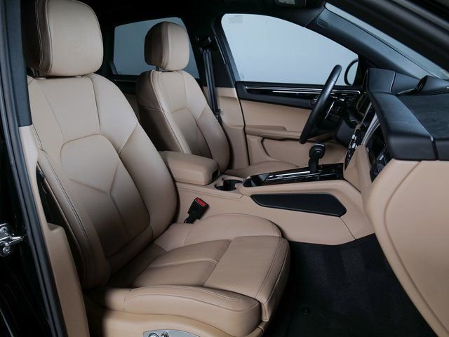 Used 2025 Porsche Macan image 11