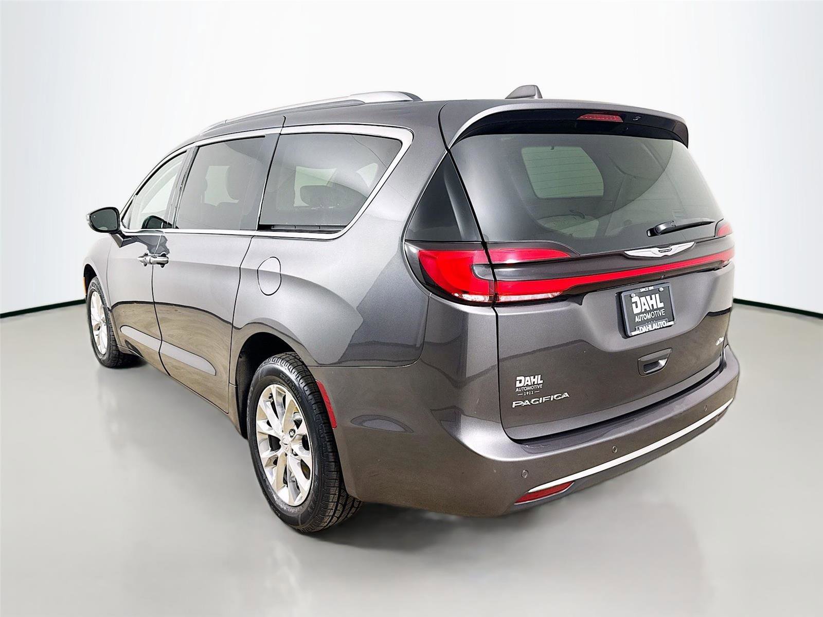 Used 2021 Chrysler Pacifica Touring-L AWD/4WD image 10