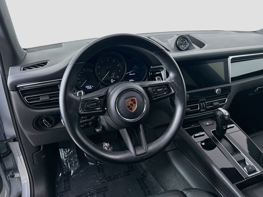 Certified 2023 Porsche Macan image 12