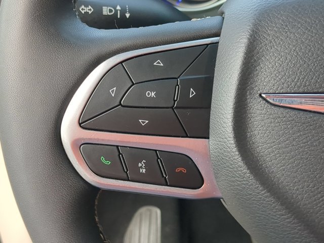 Used 2024 Chrysler Pacifica Limited FWD image 22