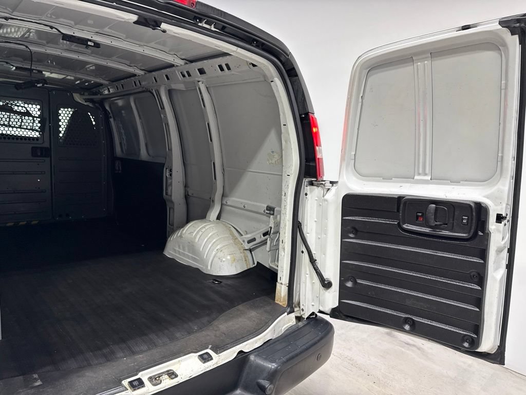 Used 2020 Chevrolet Express 2500 w/ Driver Convenience Package RWD image 21