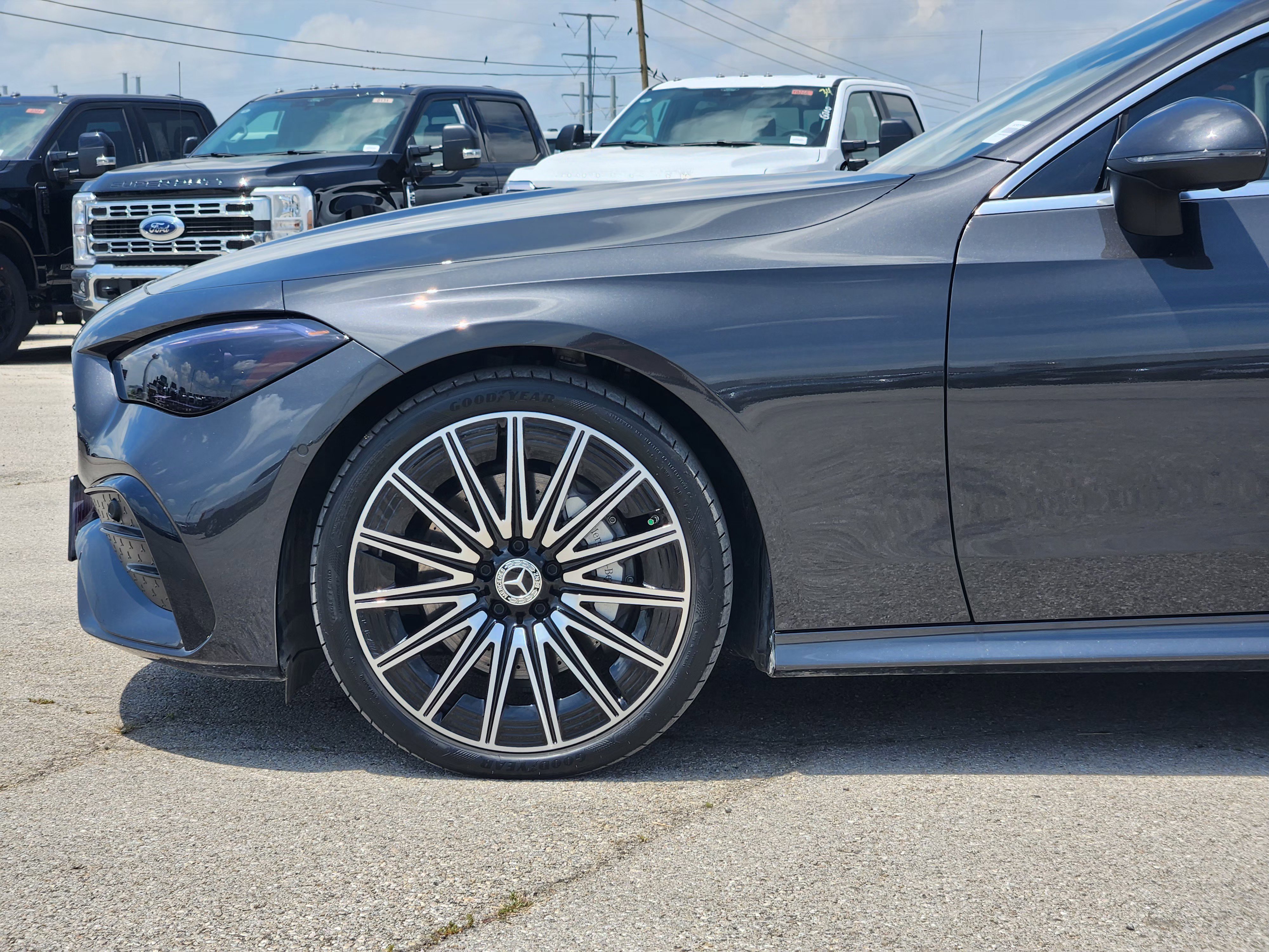 Used 2025 Mercedes-Benz CLE 300 4MATIC Coupe image 9