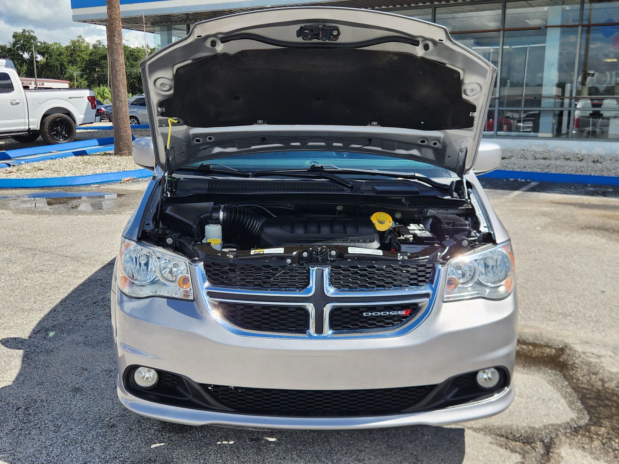 Used 2019 Dodge Grand Caravan SXT image 18
