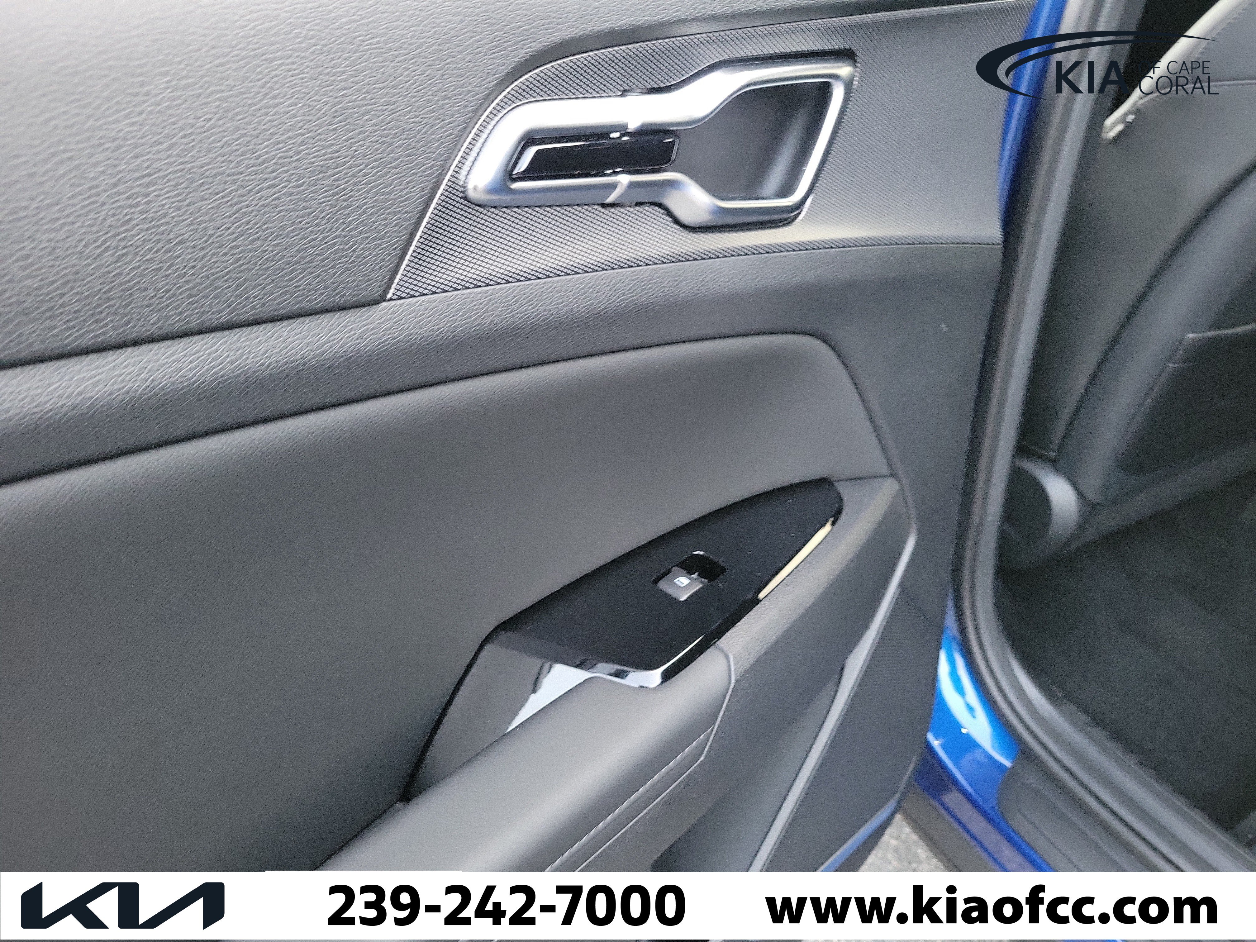 Used 2025 Kia Sportage SX FWD image 13