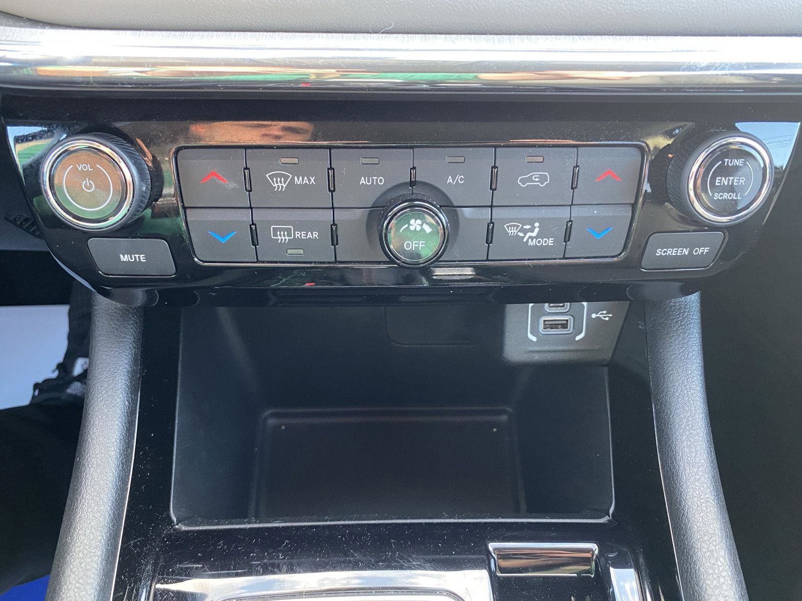 Used 2022 Jeep Compass Limited image 18