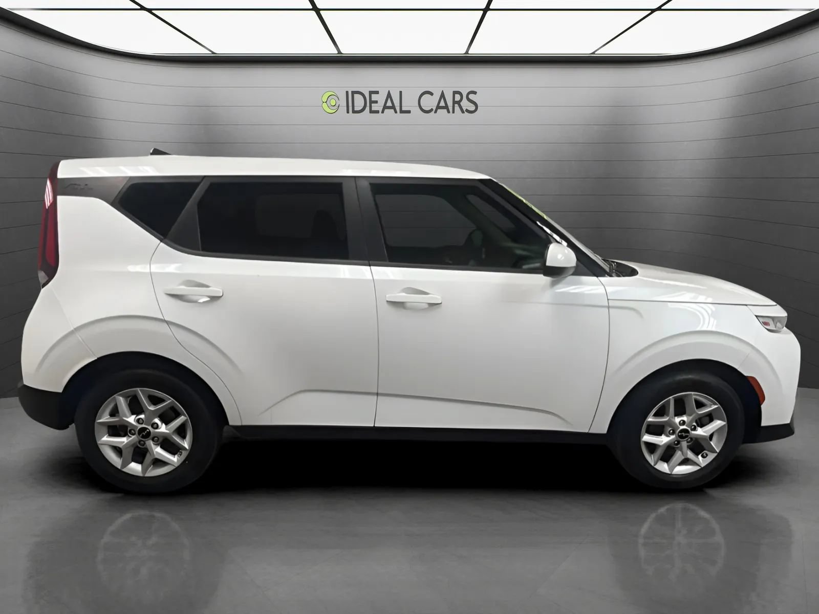 Used 2022 Kia Soul LX w/ Technology Package FWD image 4