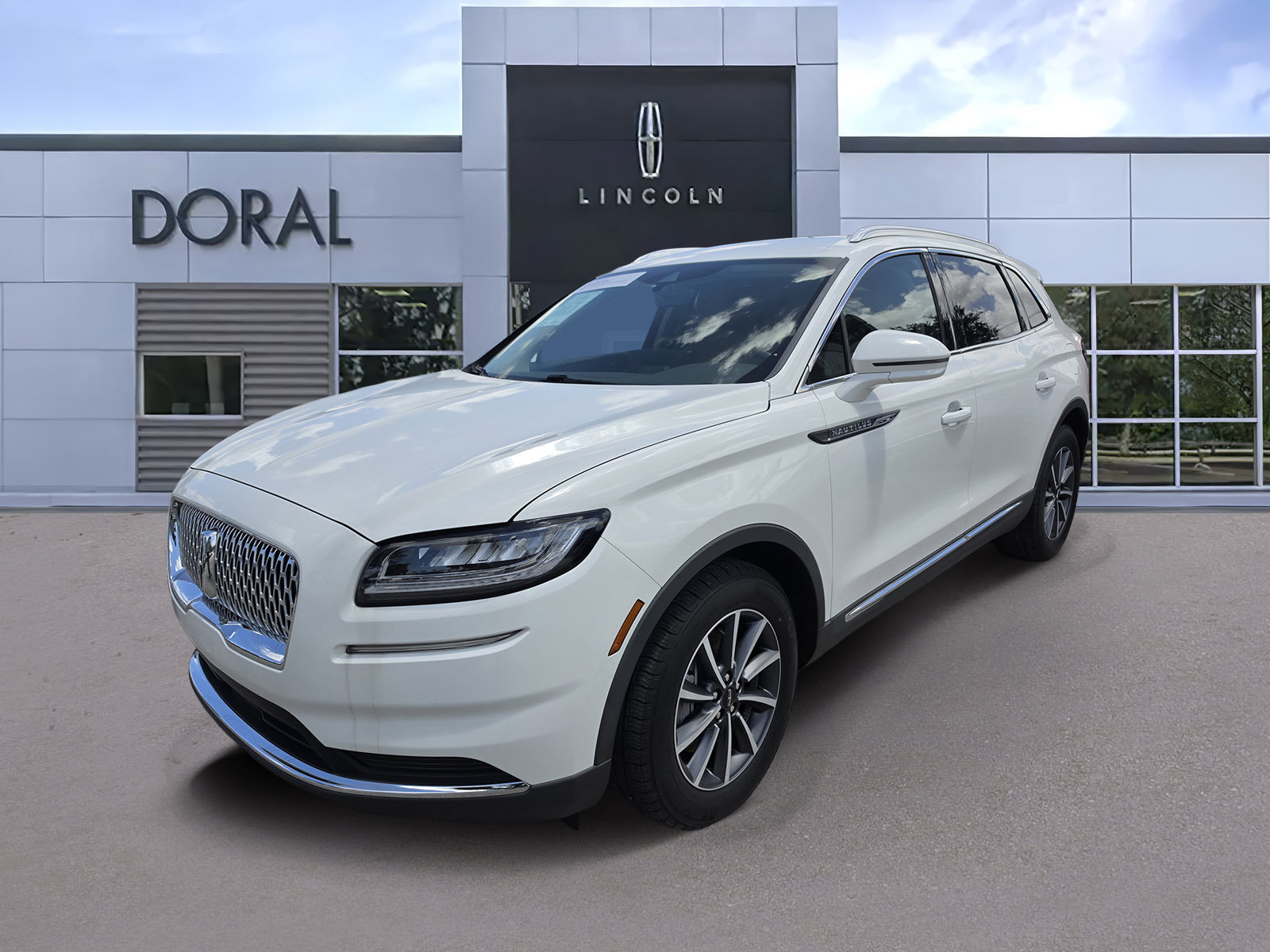 Certified 2024 Lincoln Corsair FWD image 1