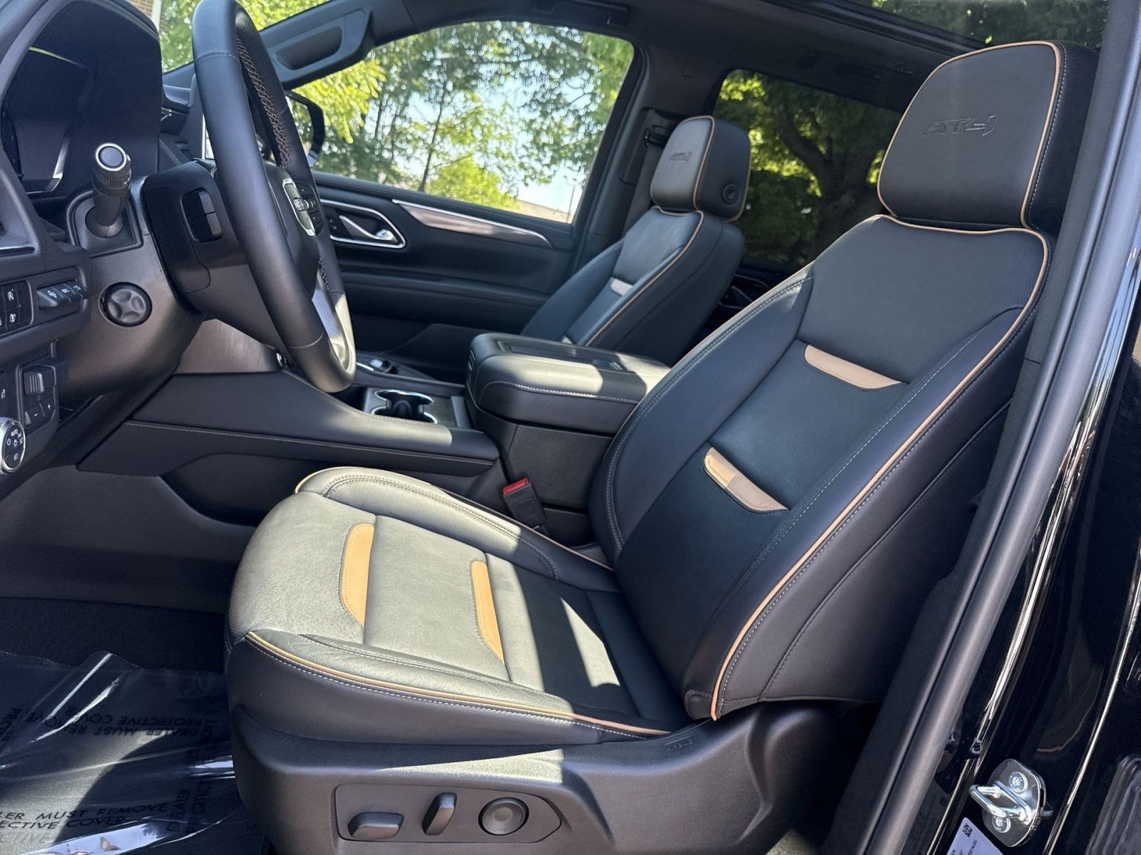 Used 2024 GMC Yukon AT4 w/ Technology Package AWD/4WD image 13