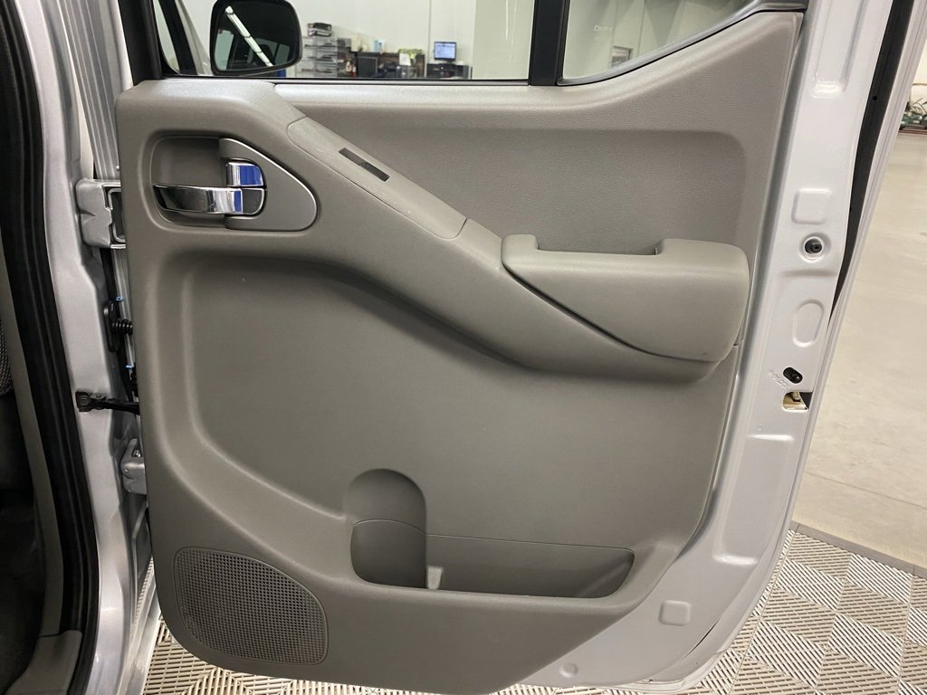 Used 2020 Nissan Frontier SV image 11