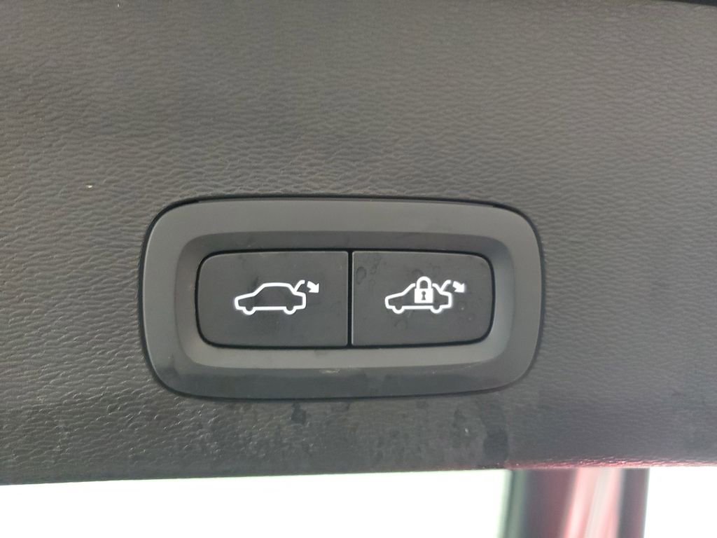 Used 2023 Volvo C40 P8 Recharge Ultimate image 12