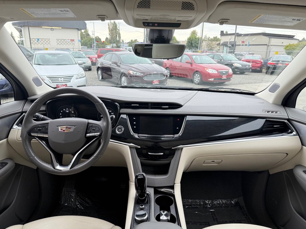 Used 2020 Cadillac XT6 Premium Luxury image 13