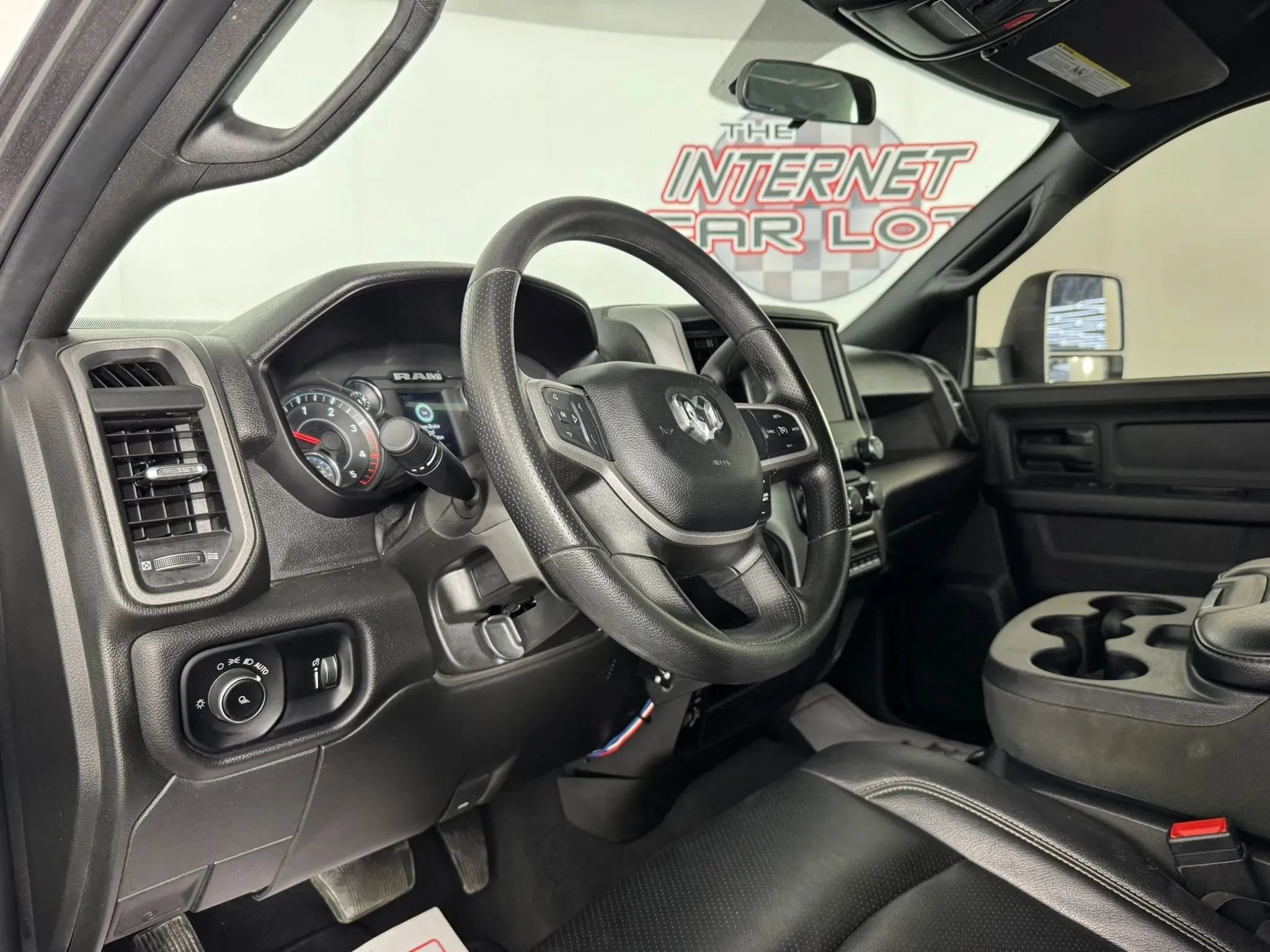 Used 2024 RAM 3500 Tradesman w/ Chrome Appearance Group AWD/4WD image 10