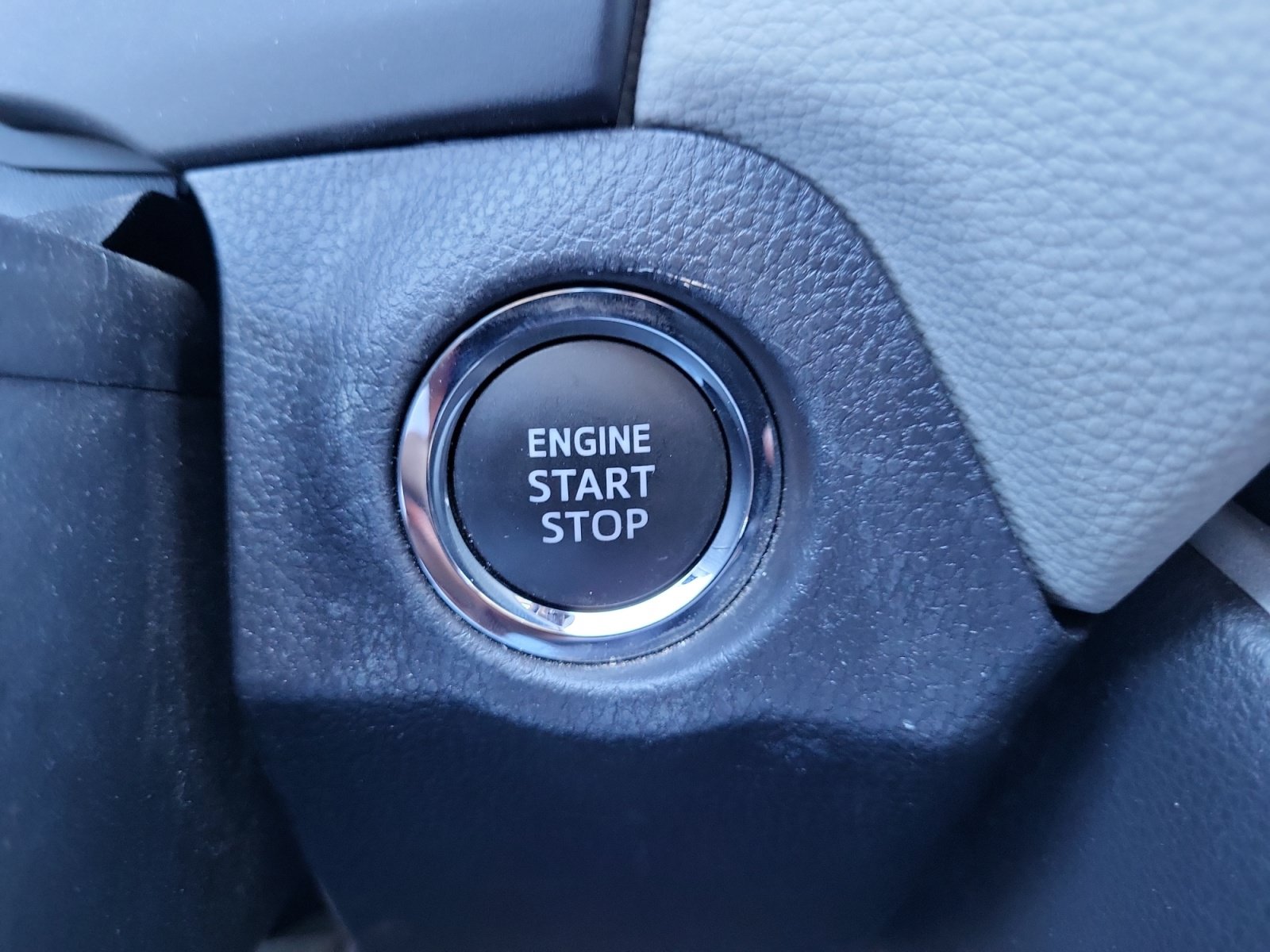 Used 2025 Toyota RAV4 XLE w/ Convenience Package AWD/4WD image 17