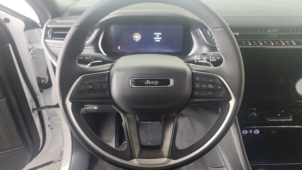 New 2025 Jeep Grand Cherokee Limited image 16