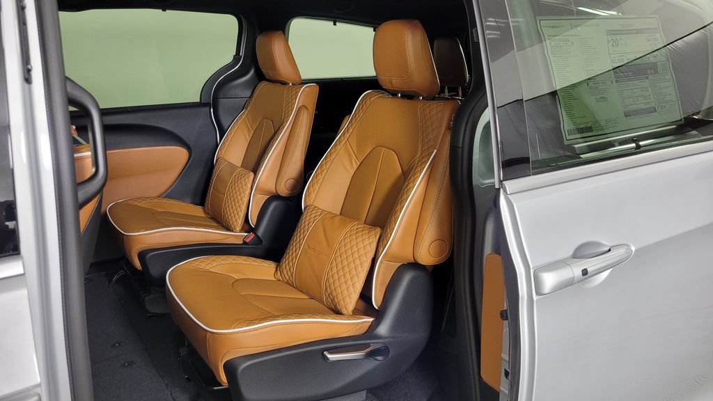 New 2026 Chrysler Pacifica Pinnacle AWD/4WD image 30