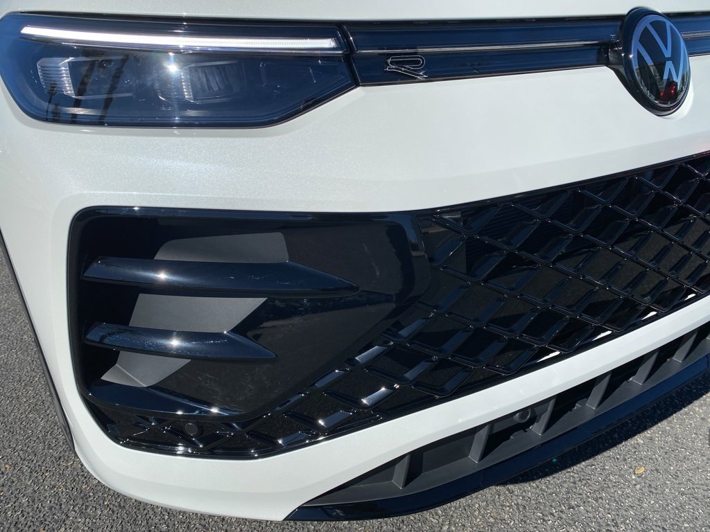 New 2026 Volkswagen Tiguan SE R-Line image 9