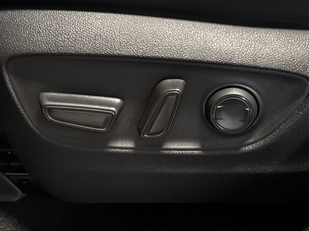 Used 2023 Toyota Highlander XLE image 40