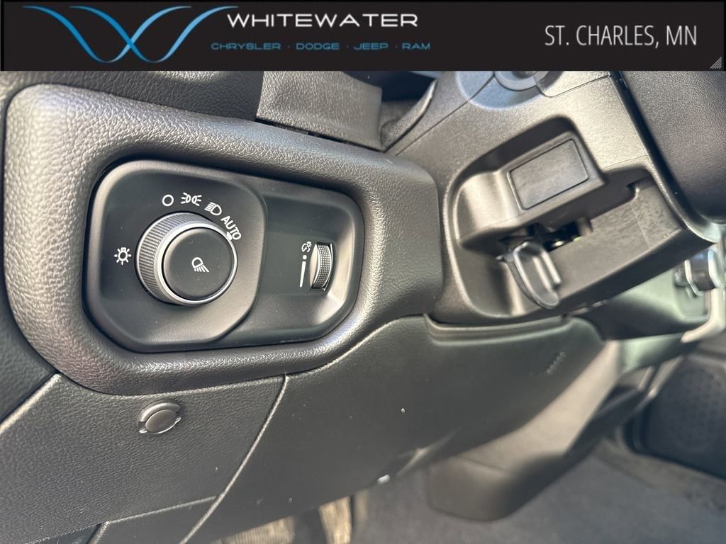 Used 2024 RAM 2500 Tradesman w/ Chrome Appearance Group image 18