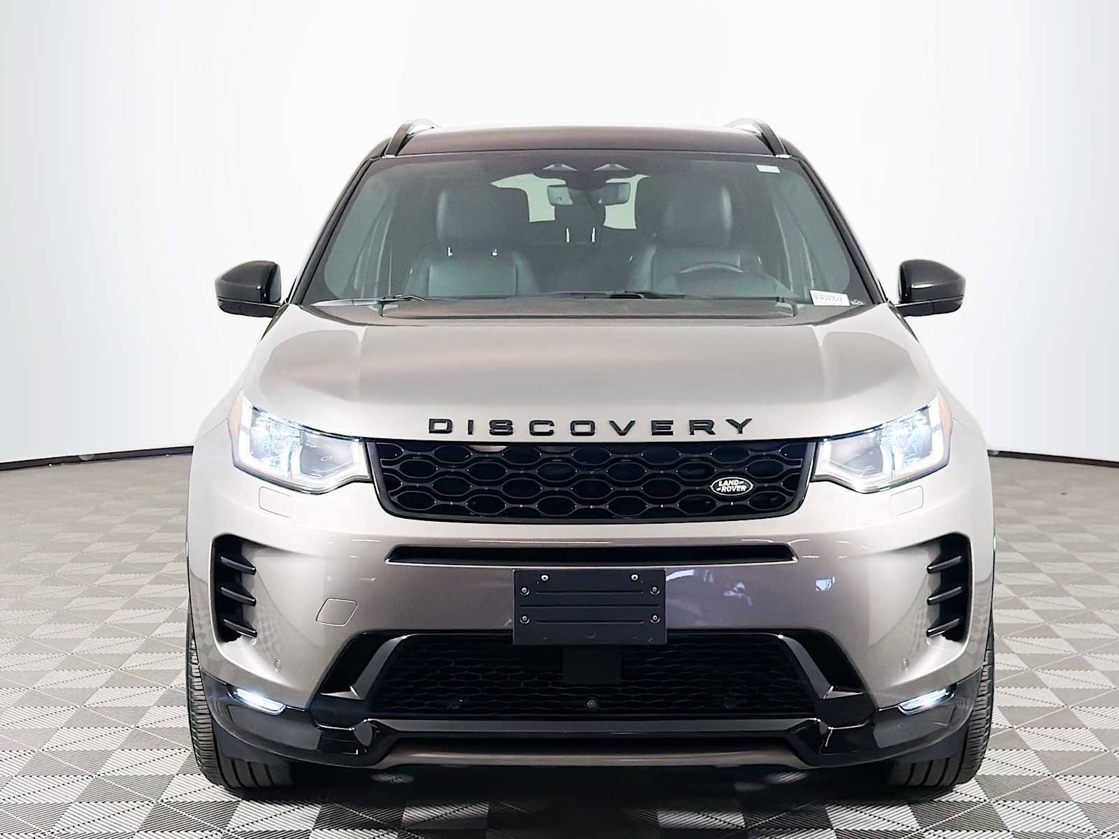 Used 2024 Land Rover Discovery Sport Dynamic SE image 2