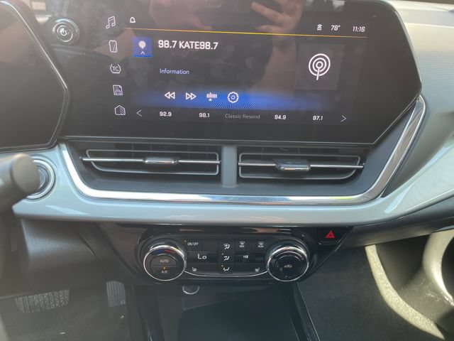 Used 2025 Chevrolet Trax LT w/ LT Convenience Package FWD image 18