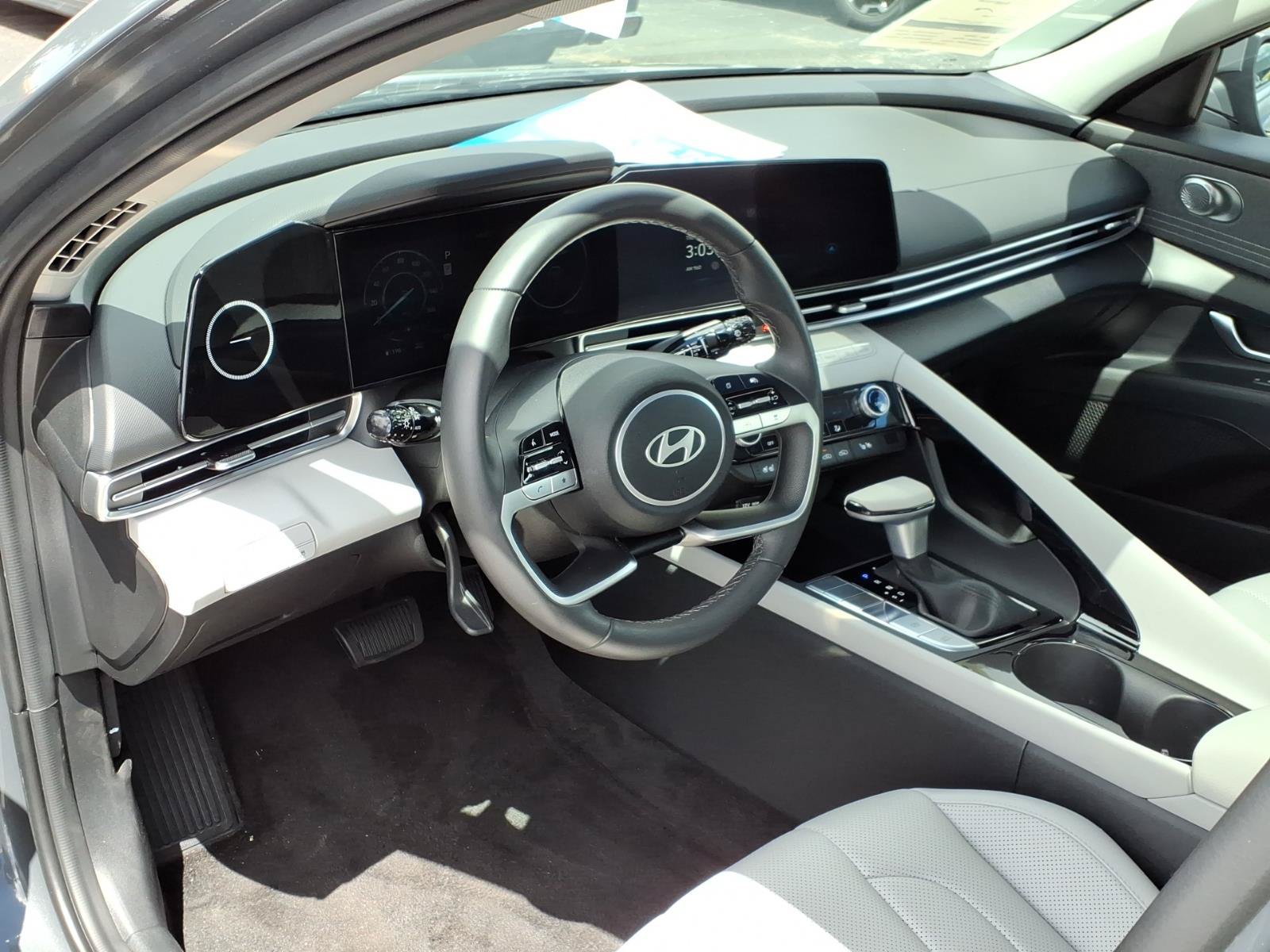 New 2025 Hyundai Elantra Limited FWD image 5