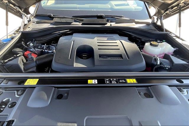 New 2025 Land Rover Range Rover Sport SE image 13