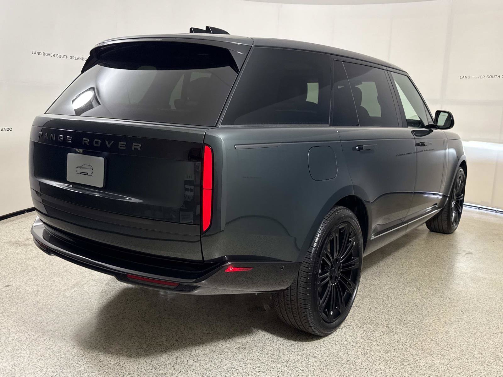 New 2026 Land Rover Range Rover Long Wheelbase SE AWD/4WD image 5