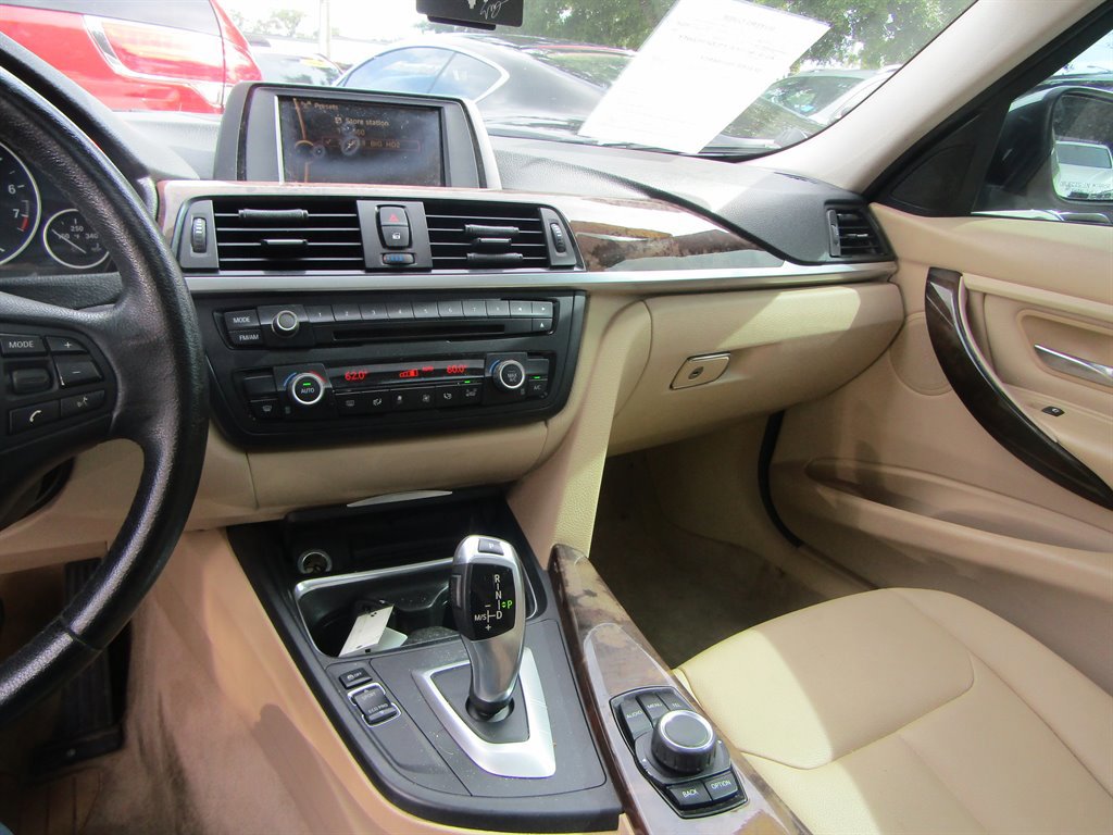 Used 2013 BMW 320i Sedan image 10