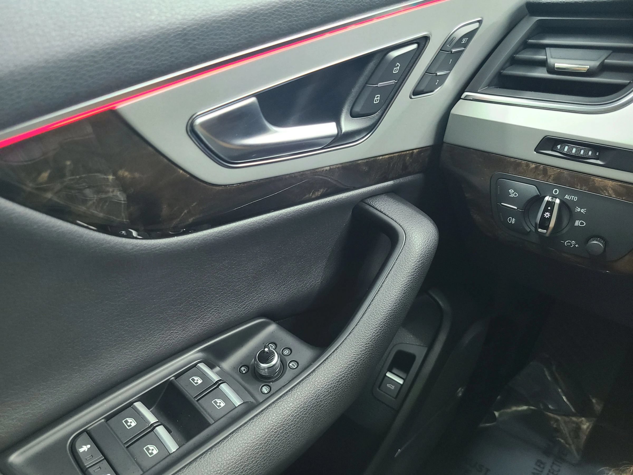 Used 2018 Audi Q7 2.0T Premium Plus AWD/4WD image 29