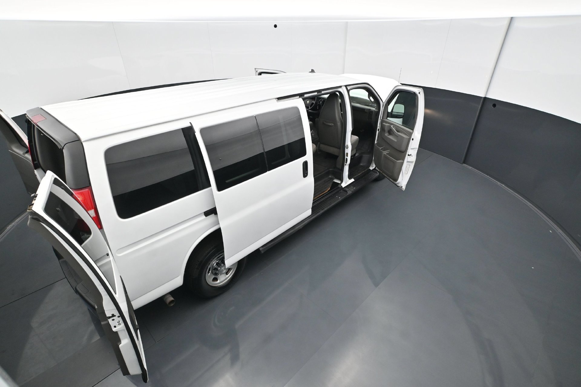 Used 2019 Chevrolet Express 3500 LT w/ LT Preferred Equipment Group RWD image 43