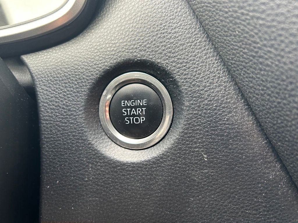 Used 2025 Toyota Corolla SE image 17